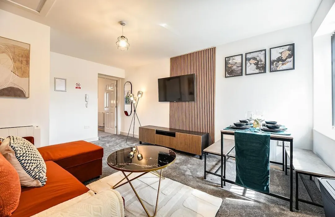 1 Bed Apartment Near Coop Live Etihad Stadium-1